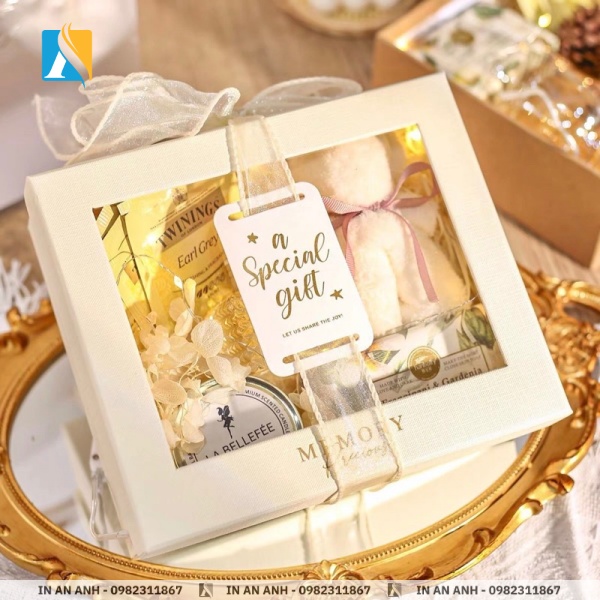 Hộp đựng quà tặng với mặt kính trong suốt
