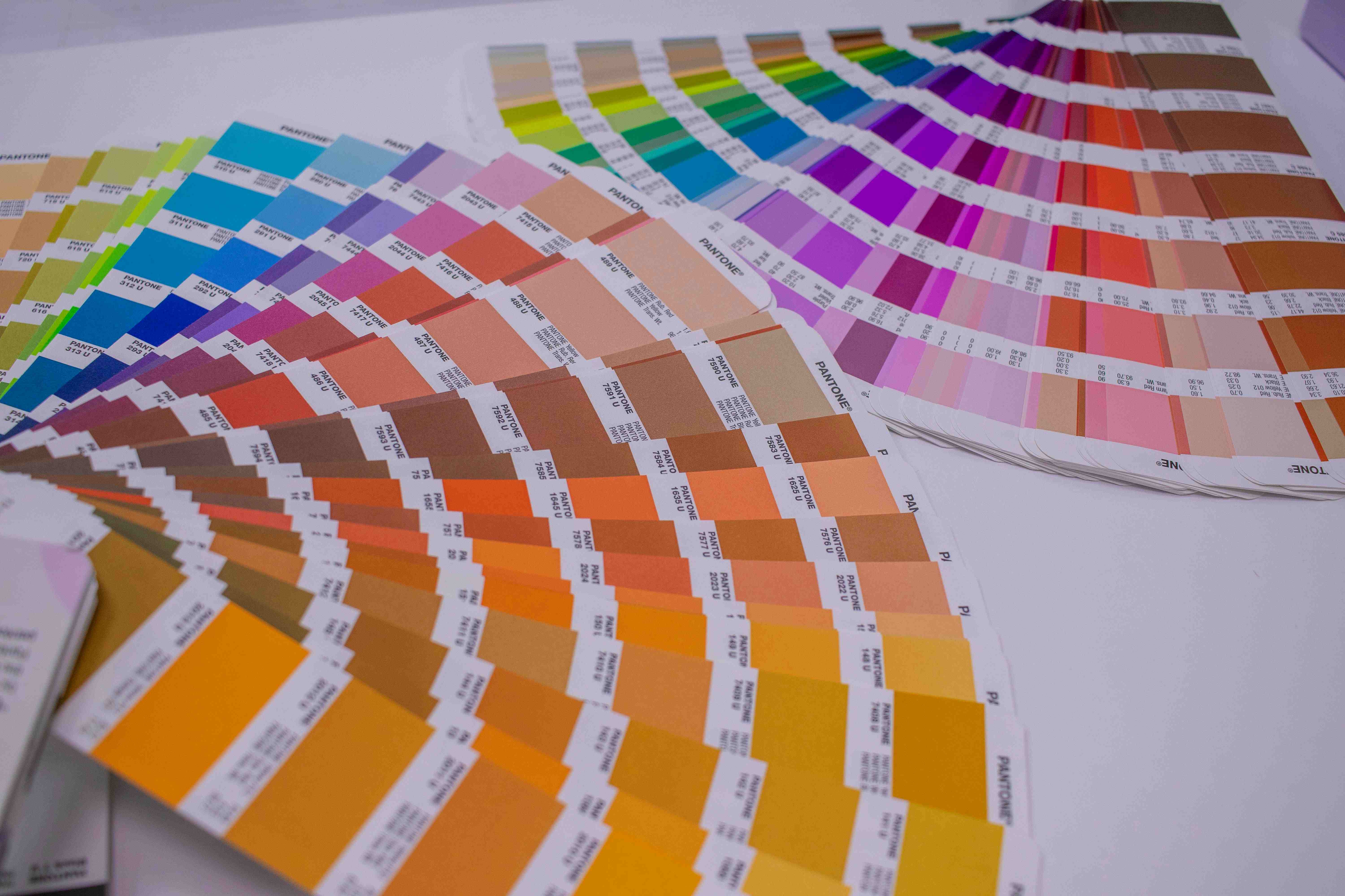 Cách phân biệt màu pantone, CMYK, RGB