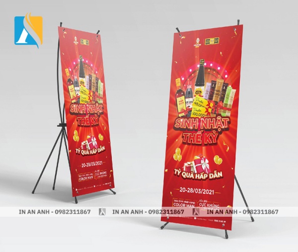 Mẫu standee sự kiện màu đỏ thu hút