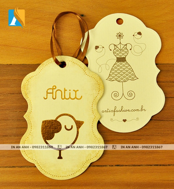 Mẫu tag quần áo bằng giấy có hình dạng uốn lượn