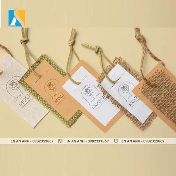 Mẫu tag quần áo bằng giấy kèm với vải
