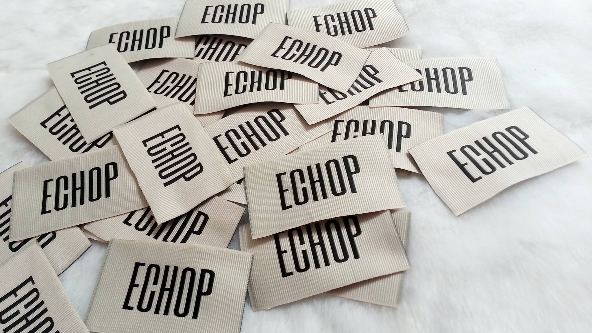 mẫu thêu mác quần áo