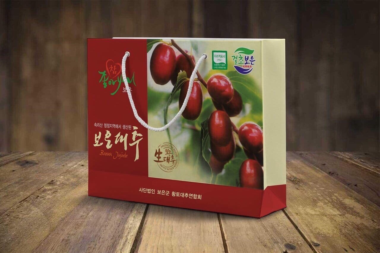 Mẫu túi giấy đựng táo đỏ Hàn Quốc gây ấn tượng mạnh đến khách hàng