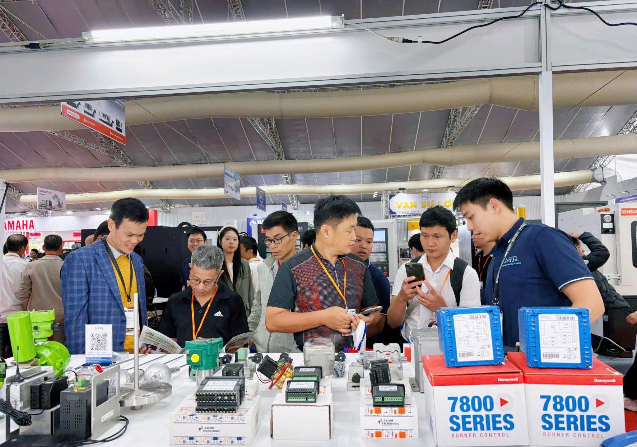 Đội ngũ chuyên gia của NTD tận tình tư vấn cho khách hàng