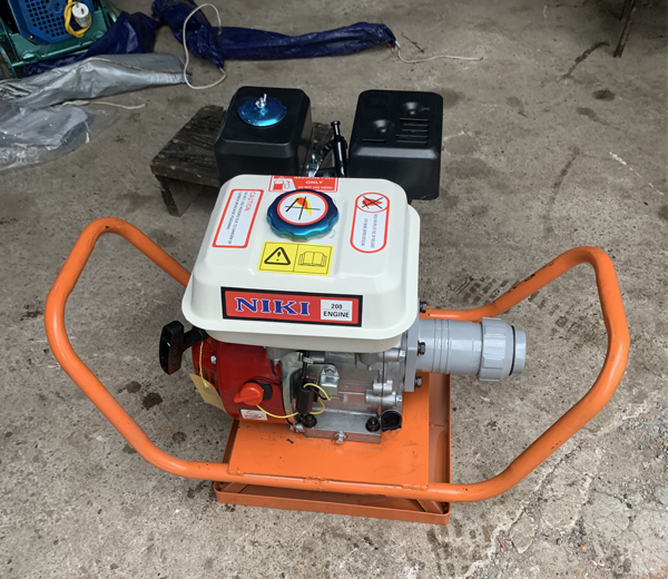 Đầm Dùi Chạy Xăng Niki GX200