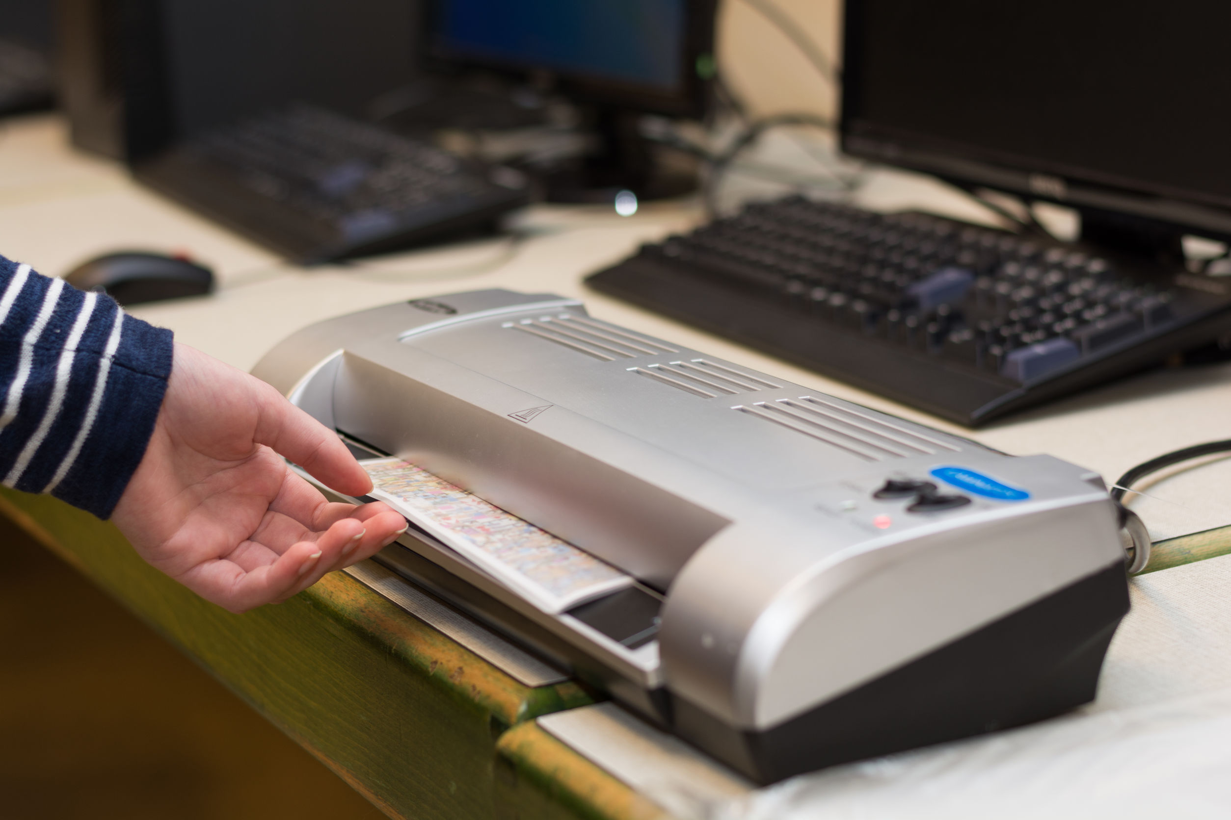 Kinh nghiệm chọn máy ép plastic cho văn phòng