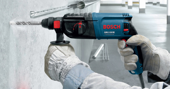 Mang đồ bảo hộ khi sử dụng máy khoan cầm tay Bosch