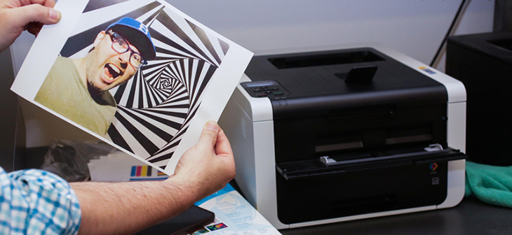 Máy in laser màu cho chất lượng bản in rõ nét, tươi tắn