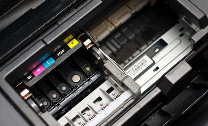 Máy in laser màu có hộp mực không bị khô khi để lâu
