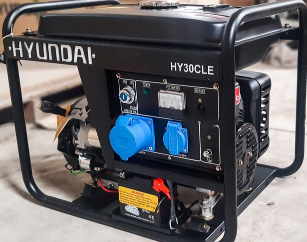 Máy phát điện chạy bằng xăng