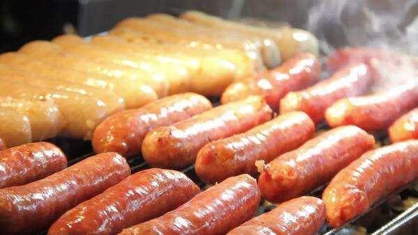 Mẹo giúp xúc xích ngon hơn