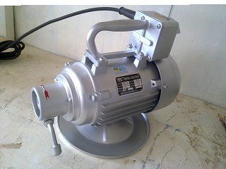 Những lưu ý khi sử dụng máy đầm dùi