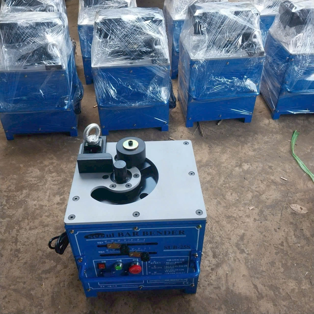 So sánh máy uốn sắt bàn và máy uốn cầm tay