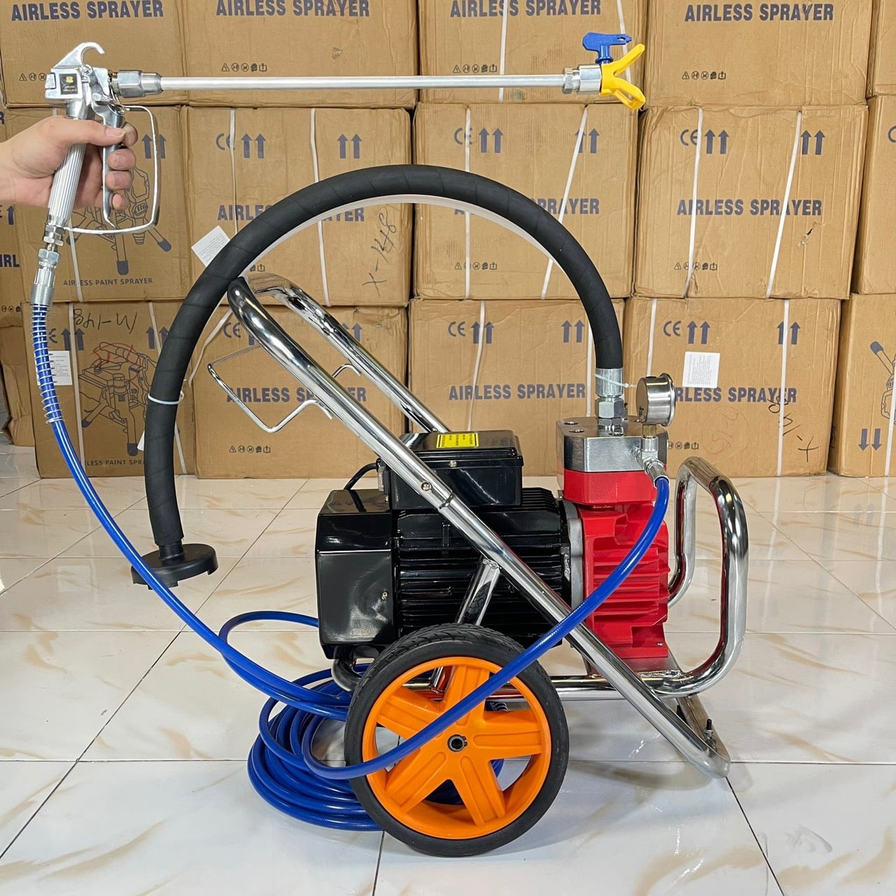 Ứng dụng thực tế của máy phun sơn trong xây dựng hiện đại