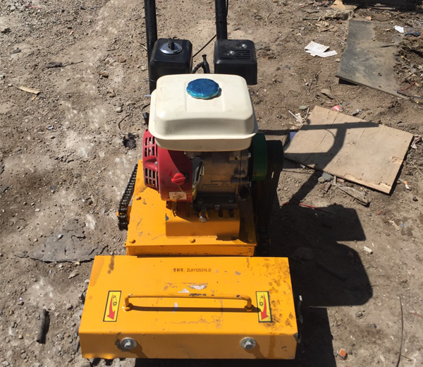 Ưu điểm của máy băm nền bê tông cầm tay so với các dòng máy lớn