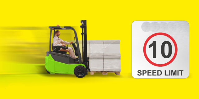 Vận hành xe nâng hàng với vận tốc phù hợp