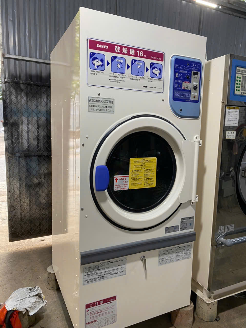 Máy sấy quần áo công nghiệp Sanyo 16