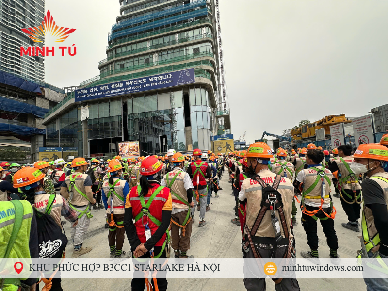 Hình ảnh công nhân học an toàn lao động trươc khi vào làm việc