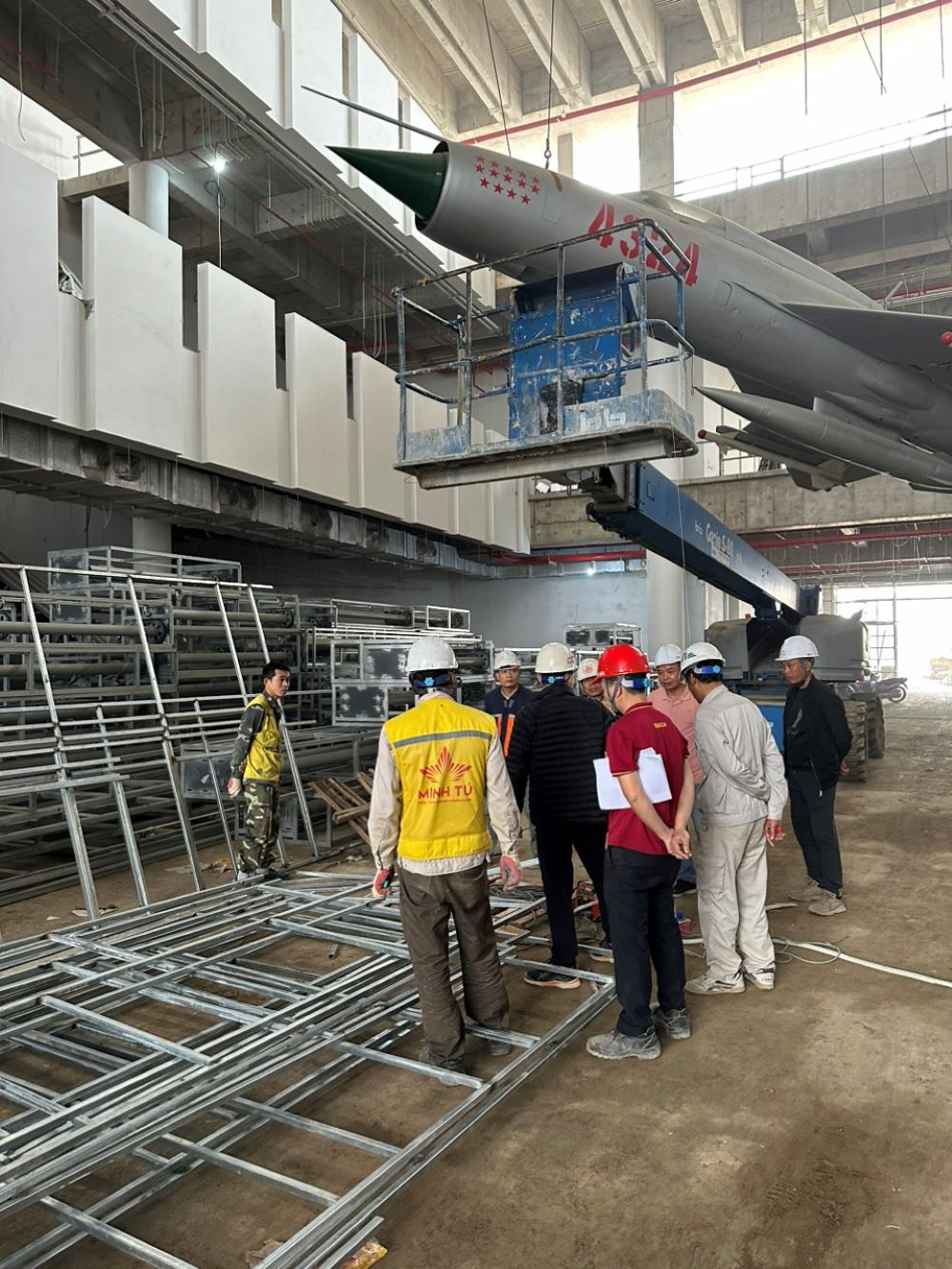 Hình ảnh công nhân đang thi cong tại dự án Bảo tàng Quân Sự Viẹt Nam