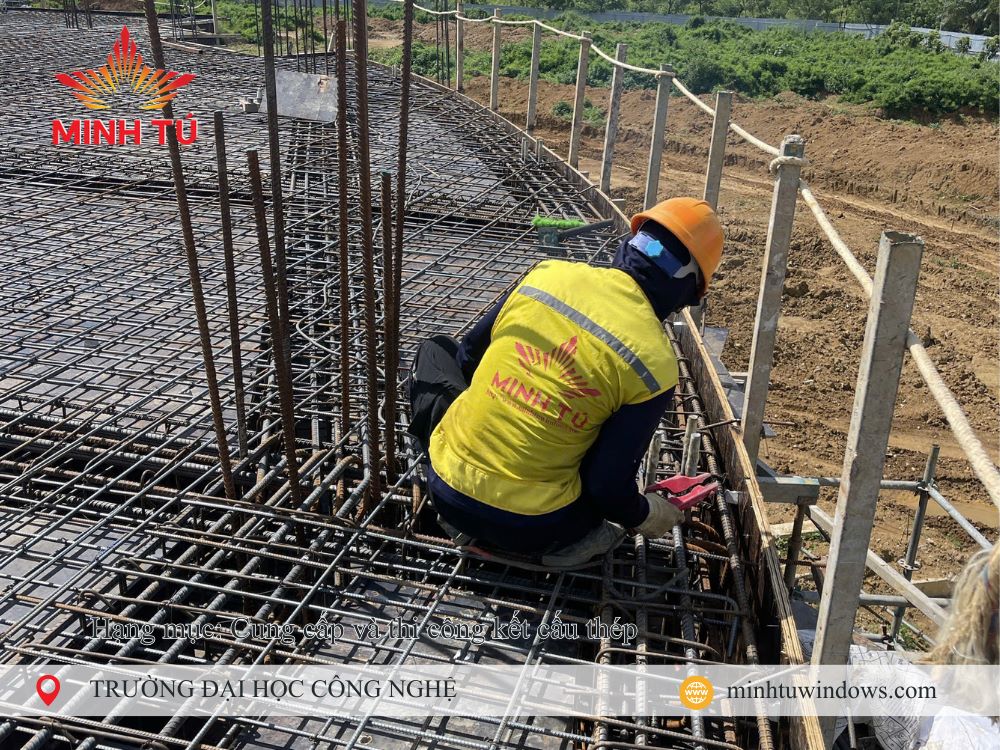 Thi công kết cấu thép tại Trường Đại Học Công Nghệ