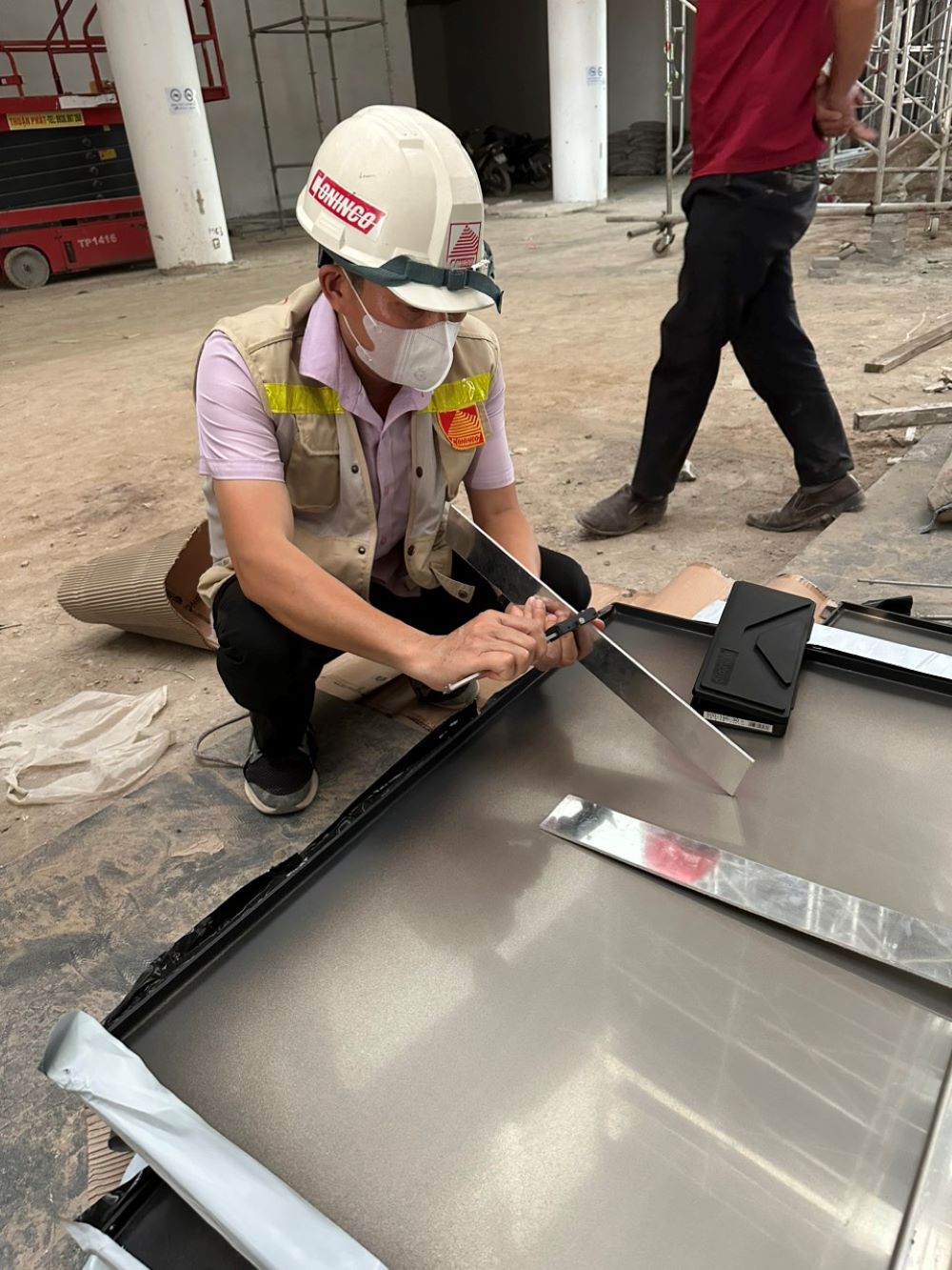 Hình ảnh công nhân đang thi cong tại dự án Bảo tàng Quân Sự Viẹt Nam