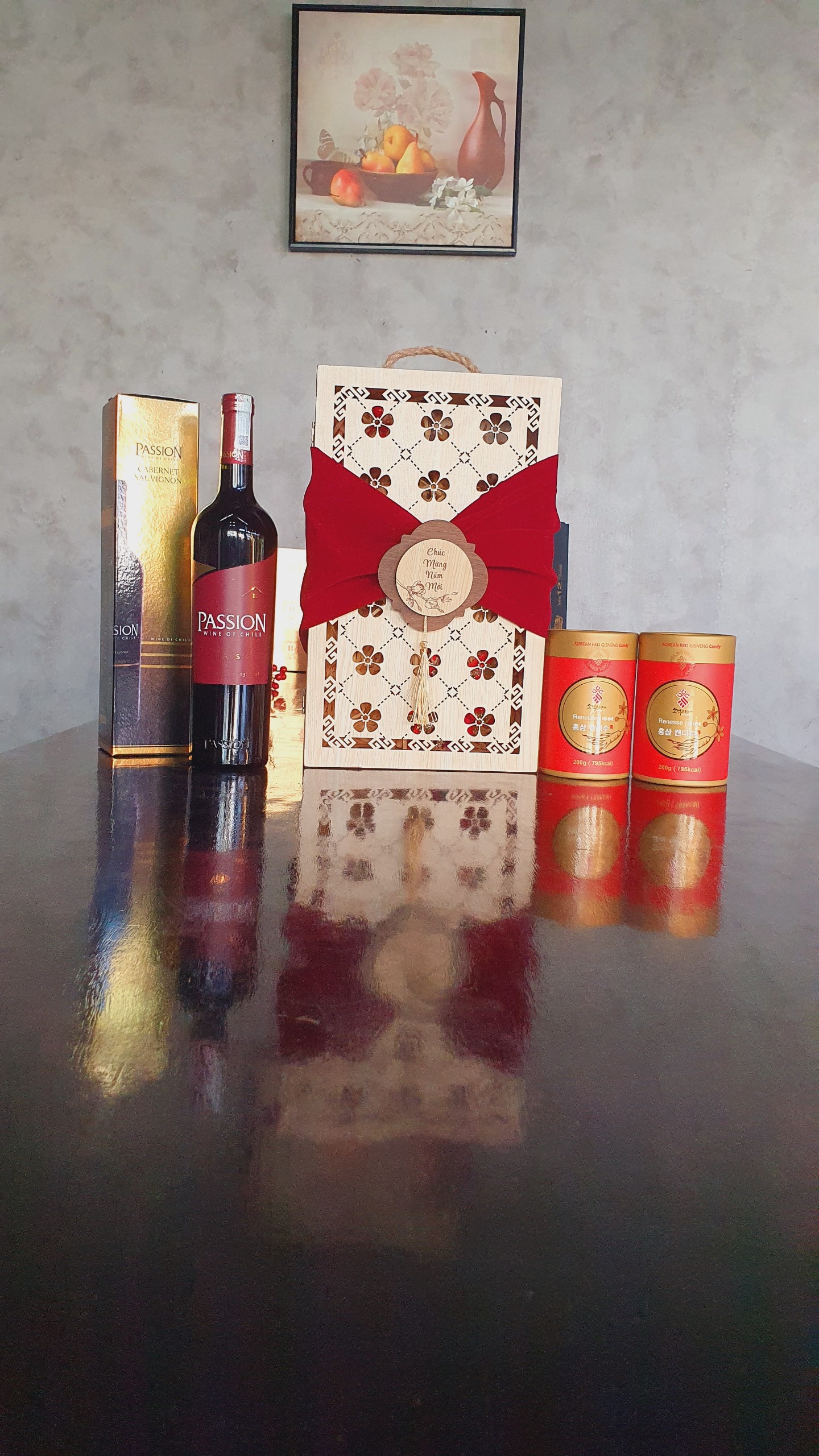 Hình ảnh thành phần giỏ quà tặng têt TPHCM hộp gỗ tinh tế