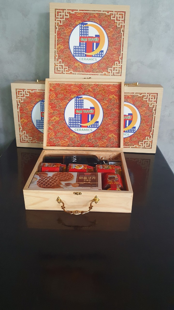 Mẫu giỏ quà tết gỗ sang trọng ở quận 10