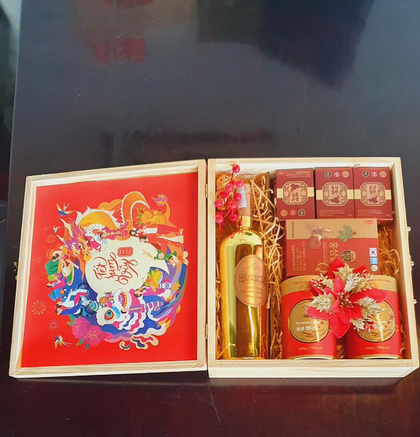 Hộp quà tặng tết cao cấp Quận 1 với vang sang trọng và thành phần Sâm tốt cho sức khỏe