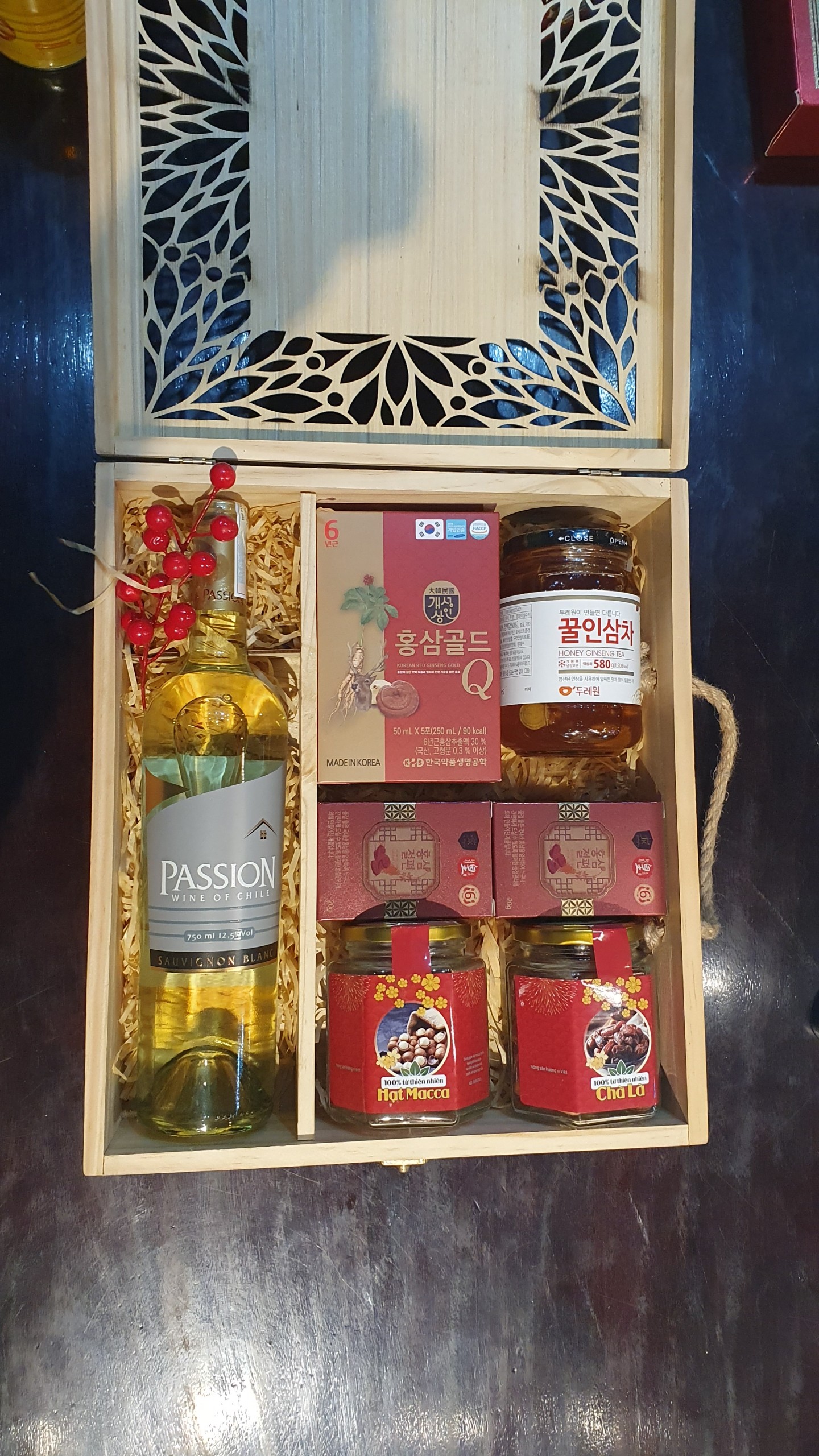 Các giỏ hộp quà tặng tết TPHCM được đóng gói với giỏ - hộp sang trọng chỉnh chu nhất