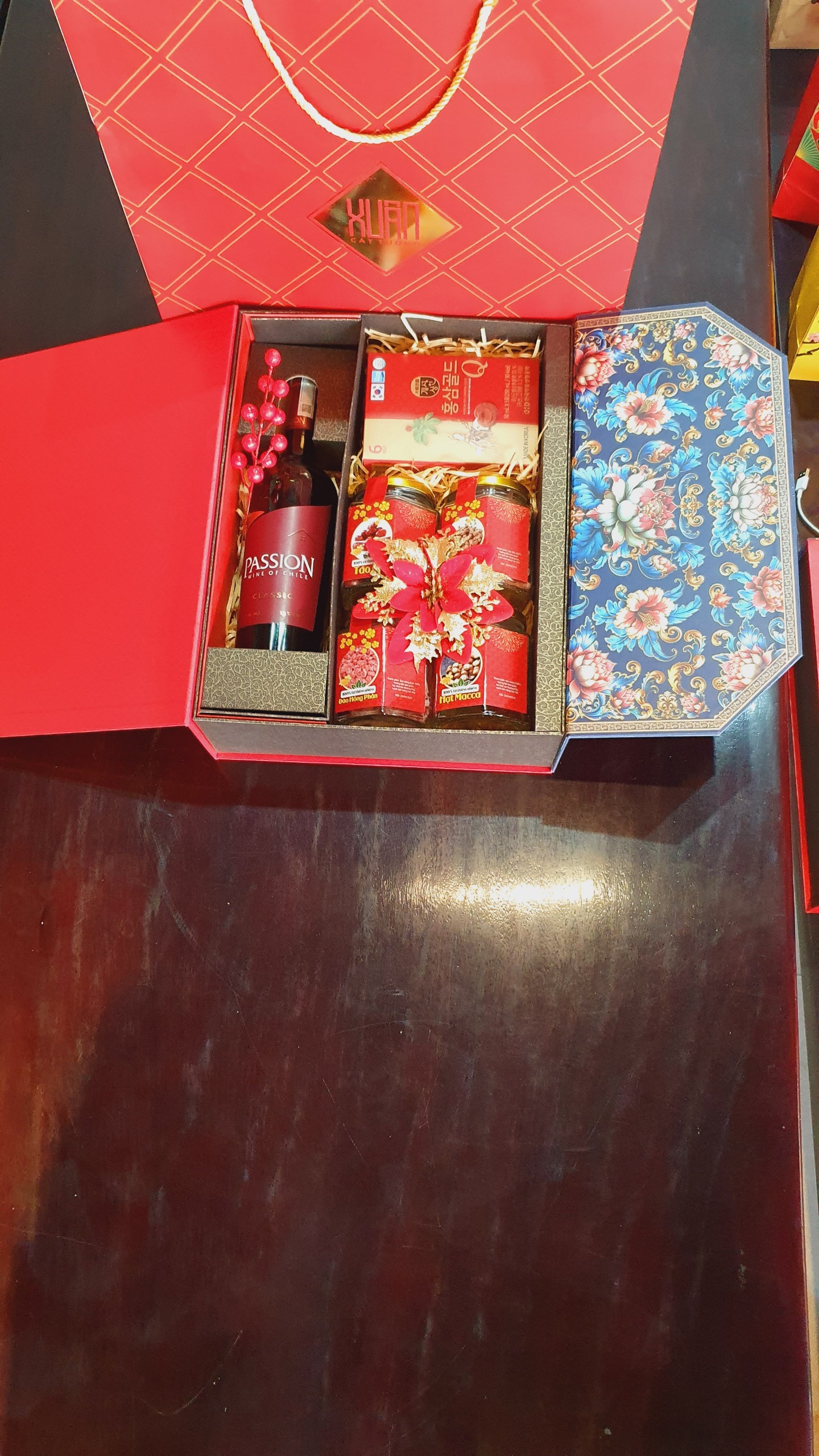 Thành phần giỏ quà tết Vạn Xuân cao cấp