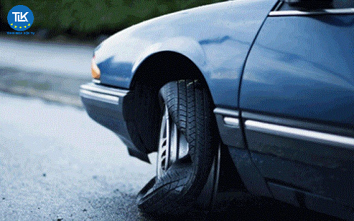 tai-sao-no-lop-tren-cao-toc-thuong-gay-lat-xe