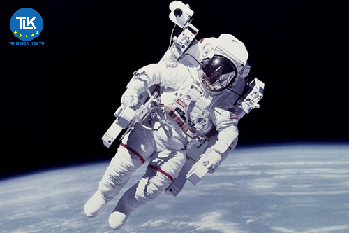 ly-do-phi-hanh-gia-nam-duoc-nasa-cho-phep-o-vu-tru-lau-hon-phi-hanh-gia-nu