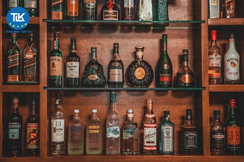 buon-ban-ruou-o-cua-hang-an-uong-ma-khong-co-giay-phep-thi-co-bi-phay-hay-khong