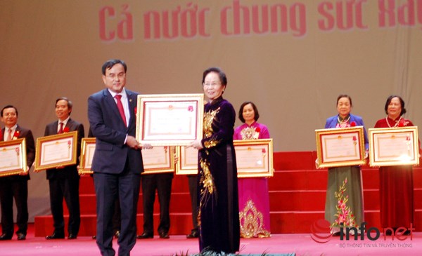 Tập đoàn Điện lực được trao tặng Huân chương Lao động hạng Nhất