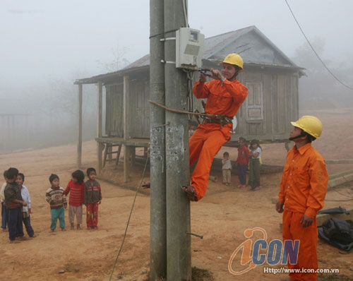 Vẫn còn nhiều địa phương chưa bàn giao lưới điện nông thôn