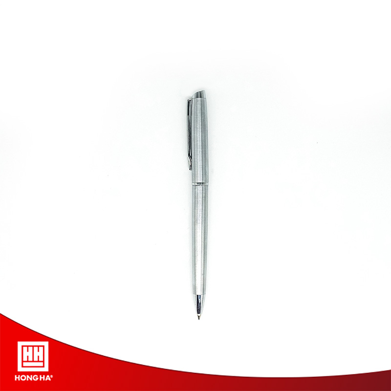 Bút bi Hồng Hà 907 được thiết kế với vẻ ngoài sang trọng, thích hợp với doanh nhân