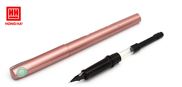Bút Hồng Hà vỏ màu hồng bóng nhẵn