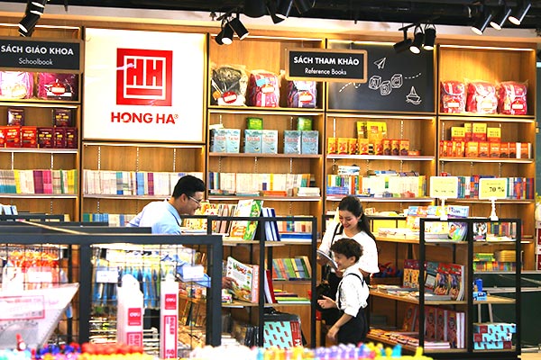 Bút máy Hồng Hà bán ở showroom chính thức của Hồng Hà