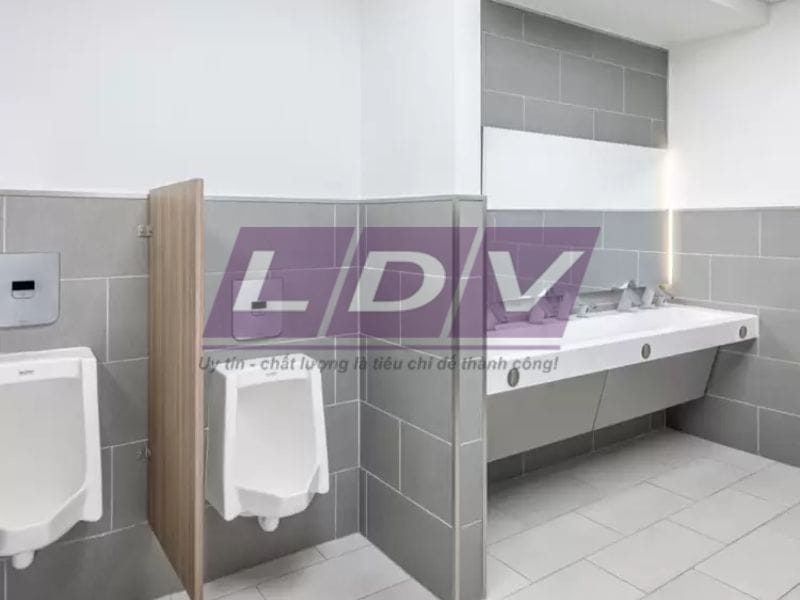 Lưu ý khi lựa chọn vách ngăn bồn tiểu nam