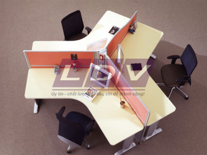 Mẫu bàn làm việc 3 người hiện đại