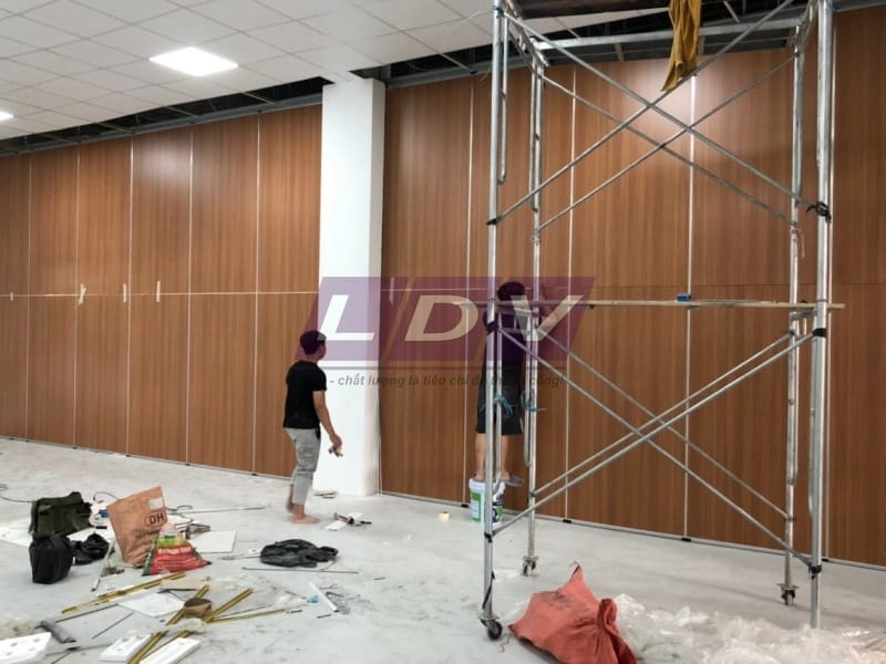 Ưu điểm nổi bật vách ngăn phòng kéo