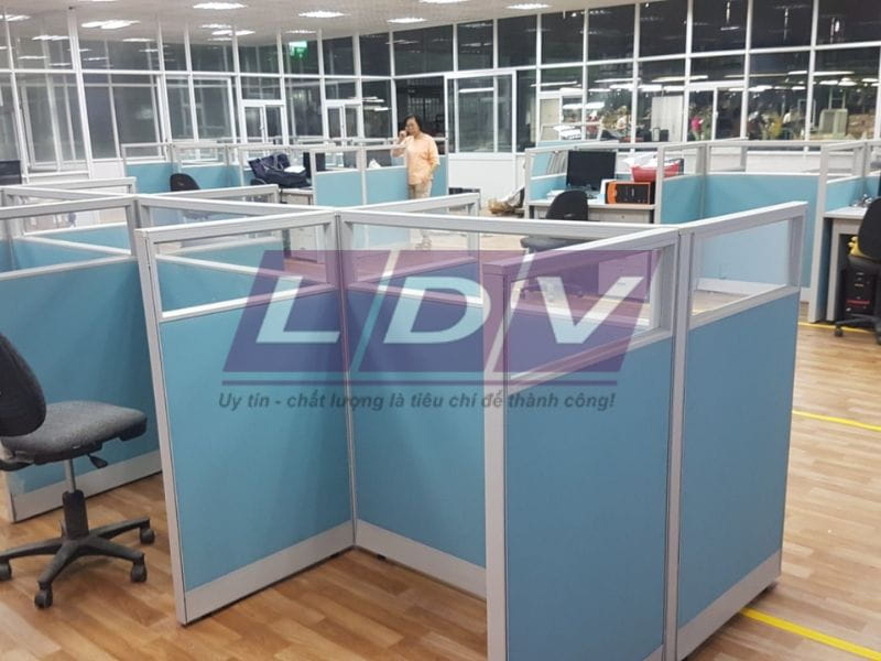 Vách ngăn bàn làm việc dày 6 – 12mm