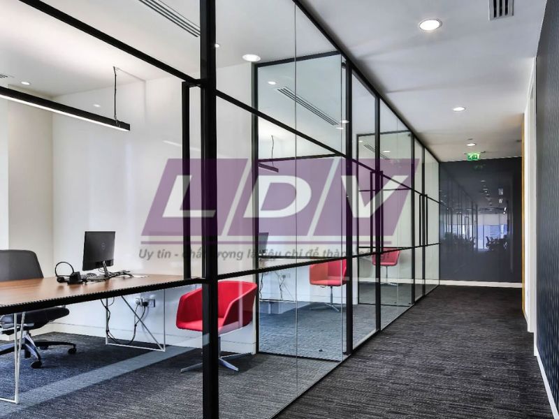 Vách ngăn di động làm bằng kính