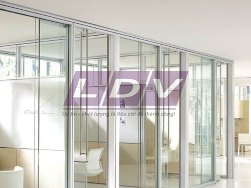 Vách ngăn di động làm bằng kính