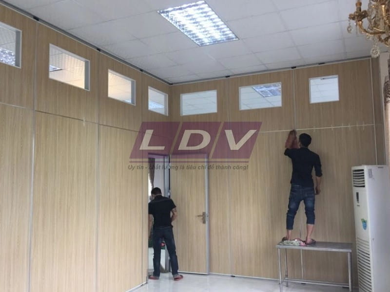 Vách ngăn gỗ công nghiệp bền và thi công dễ dàng