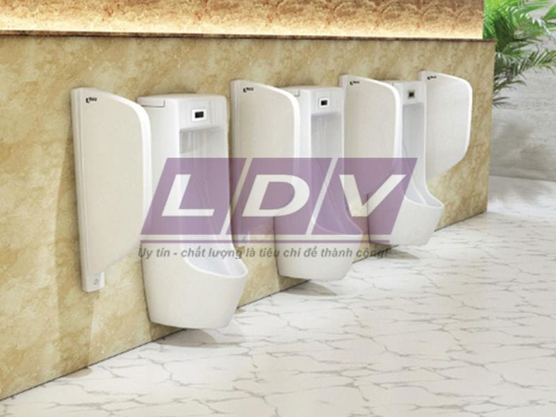 Vách ngăn tiểu nam bằng sứ