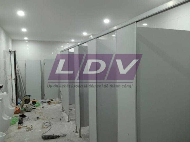 Vách ngăn tiểu nam compact