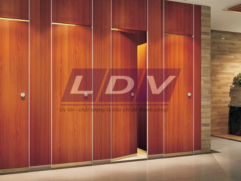 Vách ngăn tiểu nam gỗ mfc