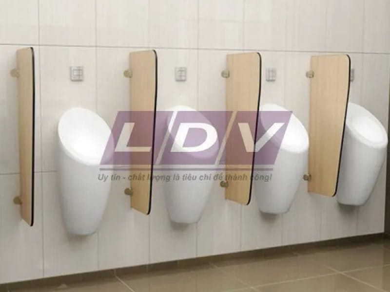 Vách ngăn vệ sinh nam bằng Laminate