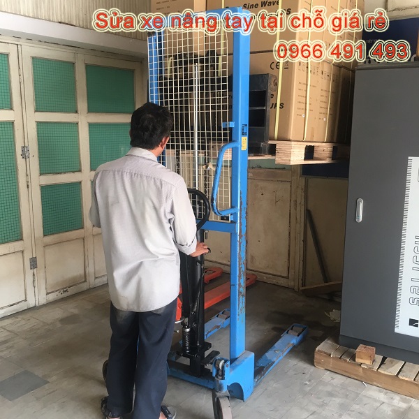 Sửa chữa xe nâng tay cao tại hcm giá rẻ